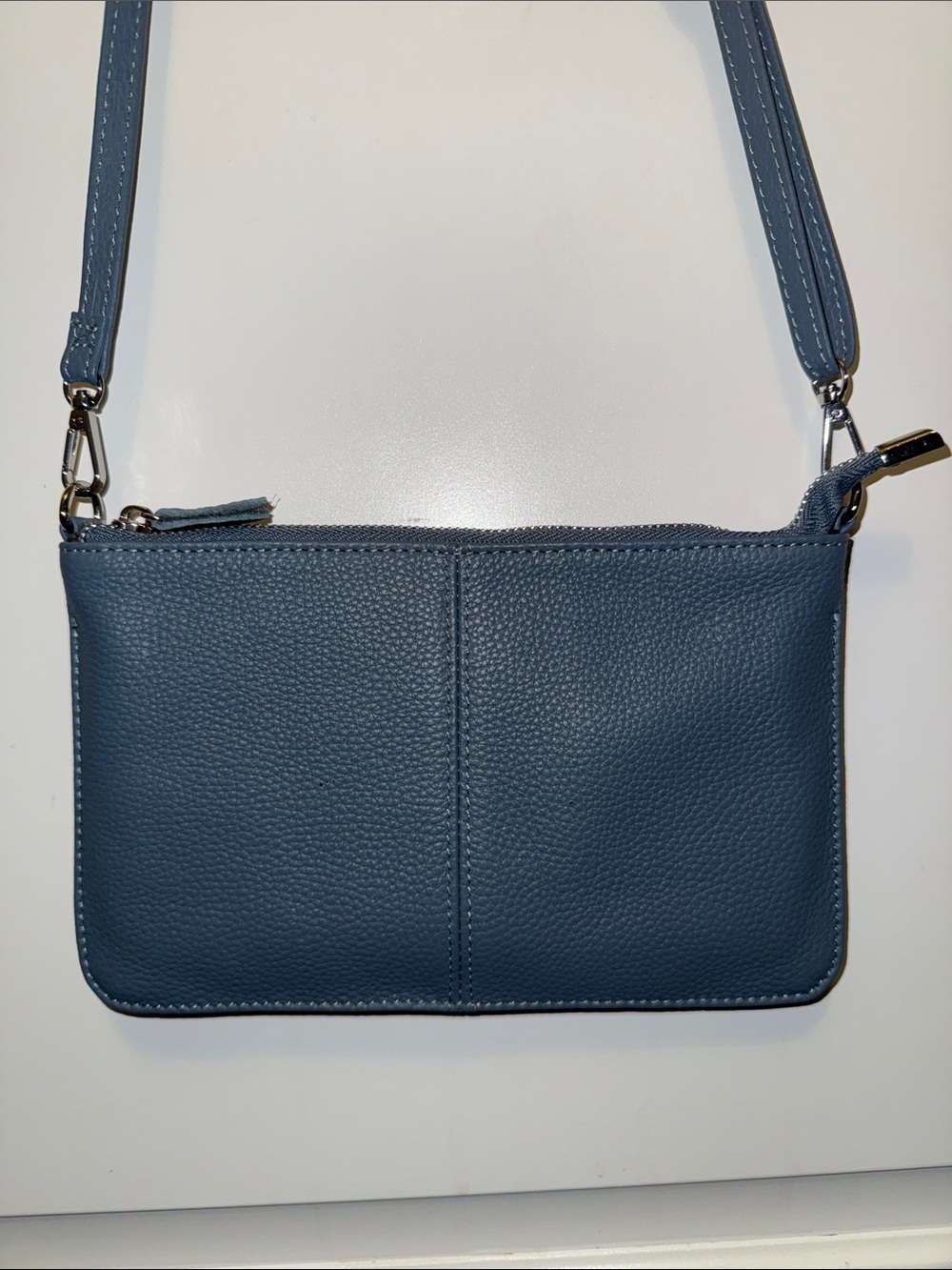 Befen Women's blue Crossbody Leather Bag -like new